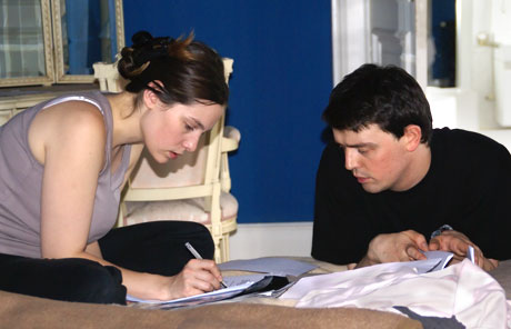 Ariane et Olivier travaillent sur le script